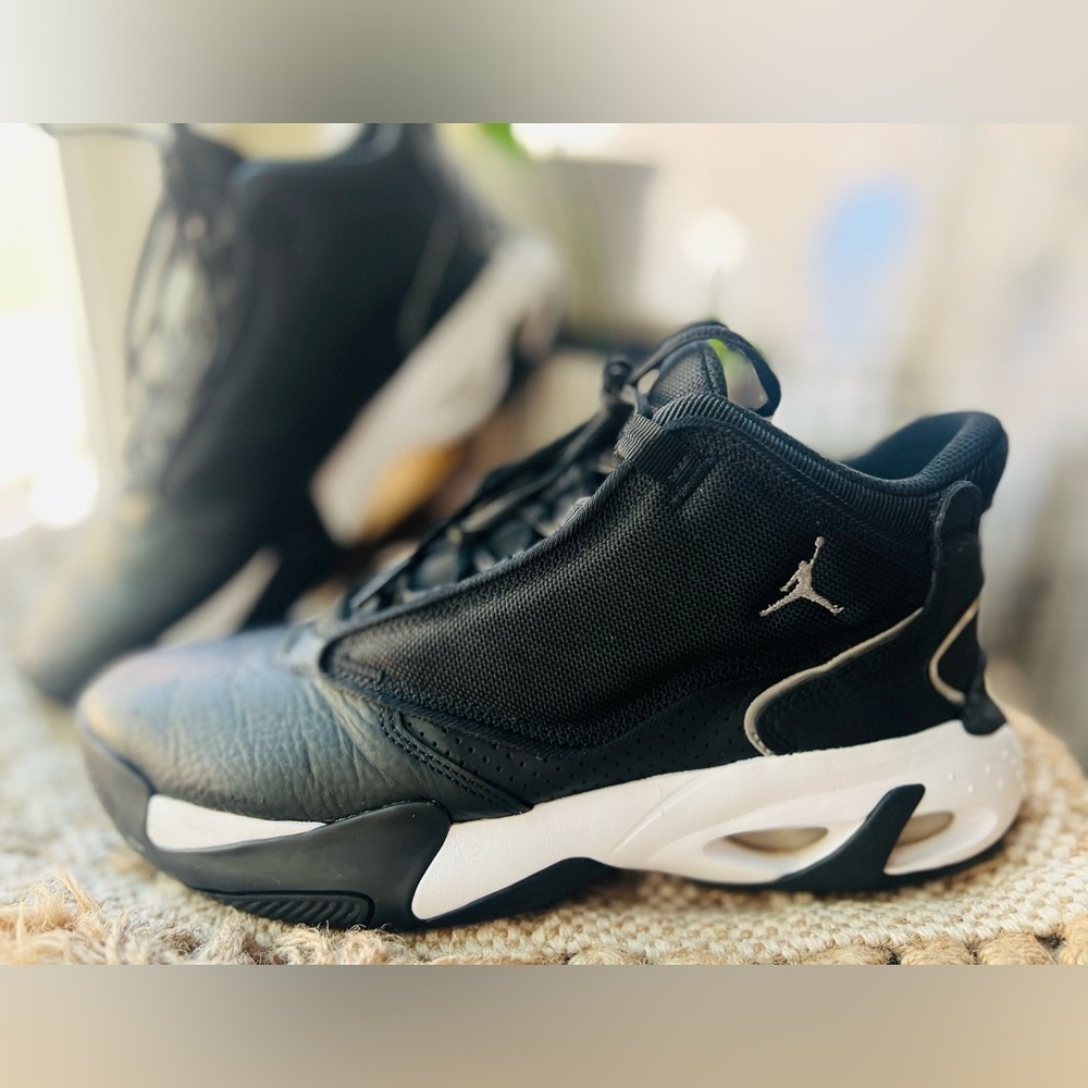 Jordan Max Aura 4 Black Metallic Silver mens size 9.5 Like new style DN3687-002